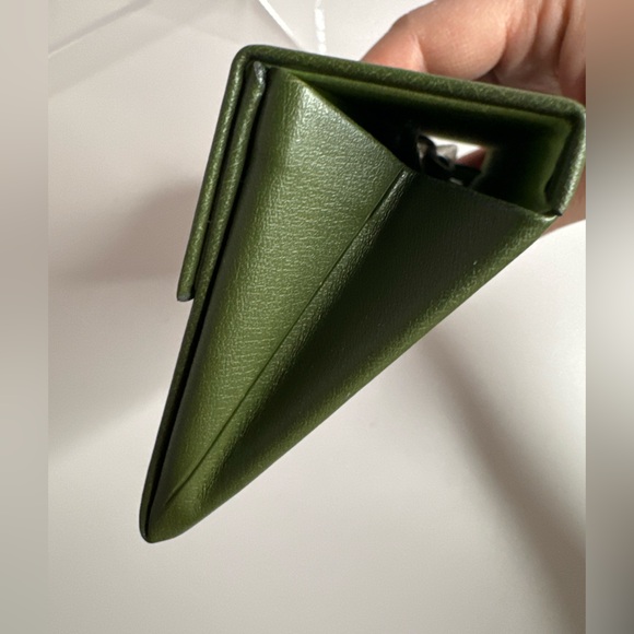 Longchamp New Sunglasses with Hard Case & Cleaning Cloth - Picture 12 of 12